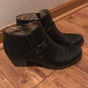 Naturalizer boots size 9